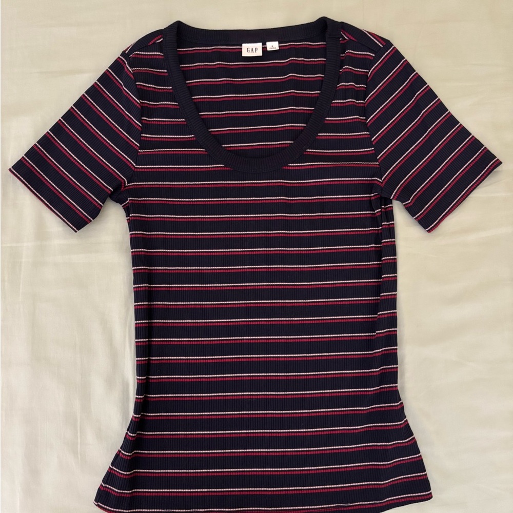 GAP Women's Navy and Red Striped Tee